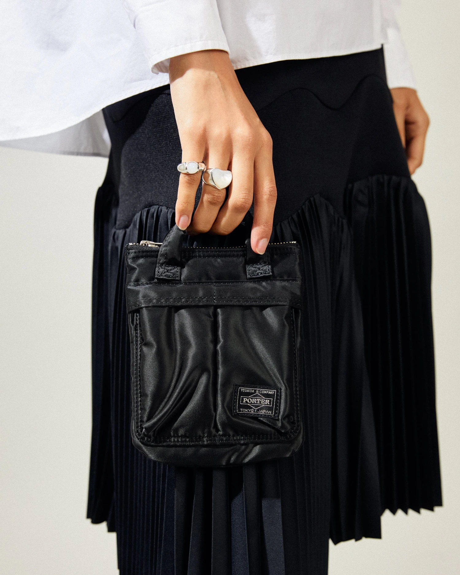 HOWL Helmet Mini Bag Black - Image 4