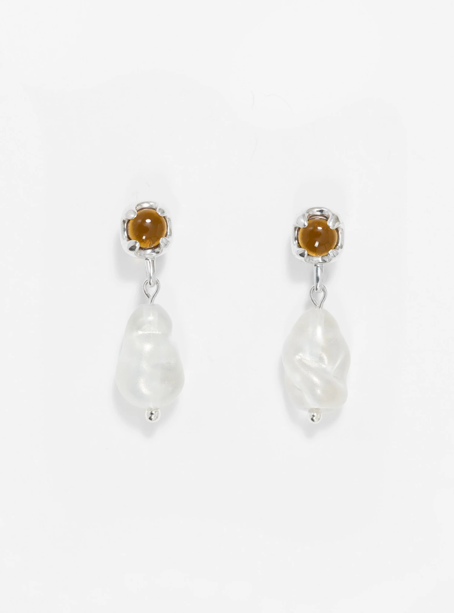 Beam Pearl Earrings Amber Brown - Image 2