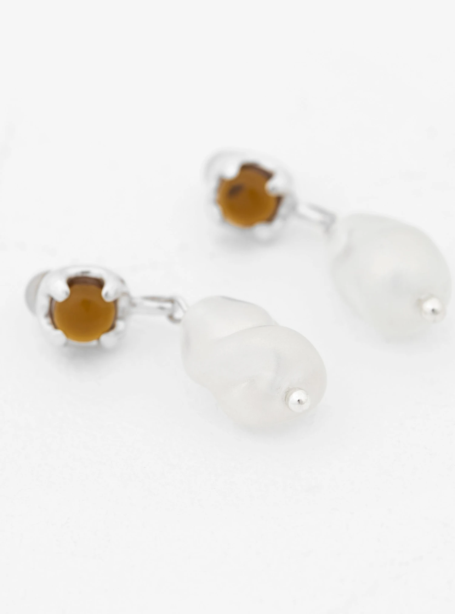 Beam Pearl Earrings Amber Brown - Image 3