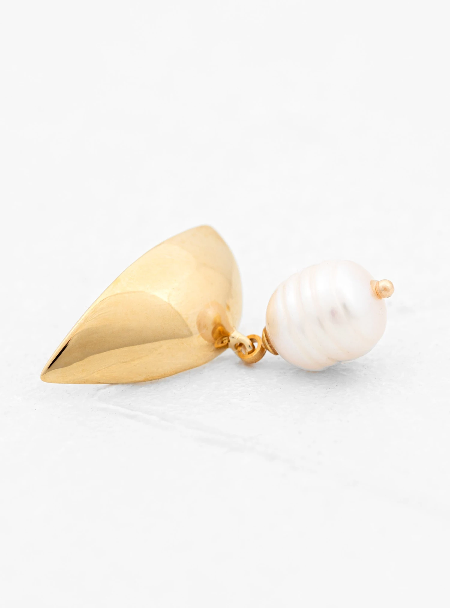 Lobe Pearl Earring - Image 4